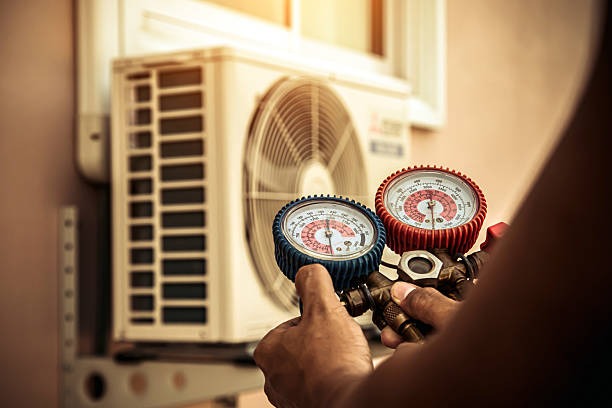 Professional Ac Installation technician working in Highland, IL